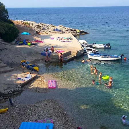 Studio Pokrivenik 2073a Apartamento Zastražišće